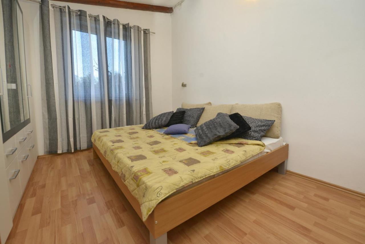Villa Kristina Funtana Bagian luar foto