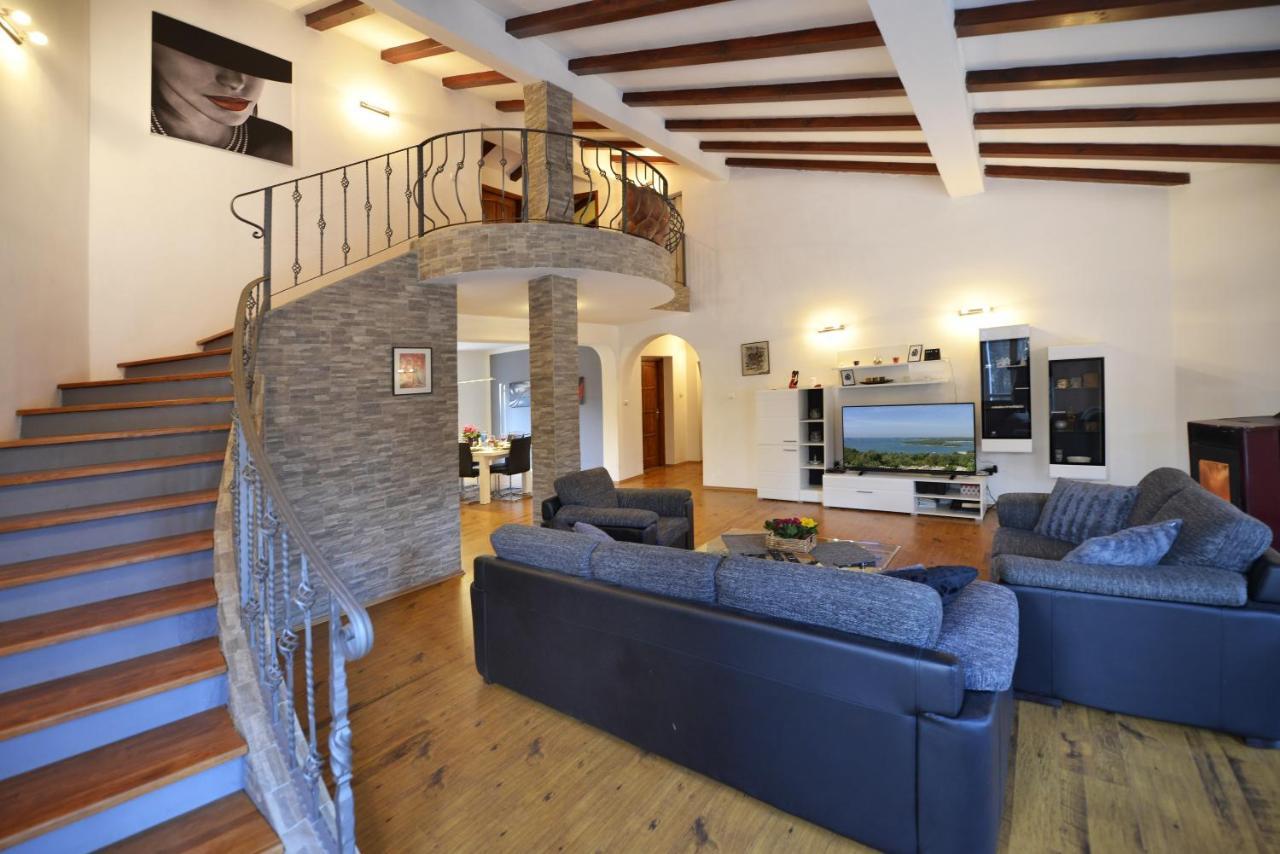 Villa Kristina Funtana Bagian luar foto