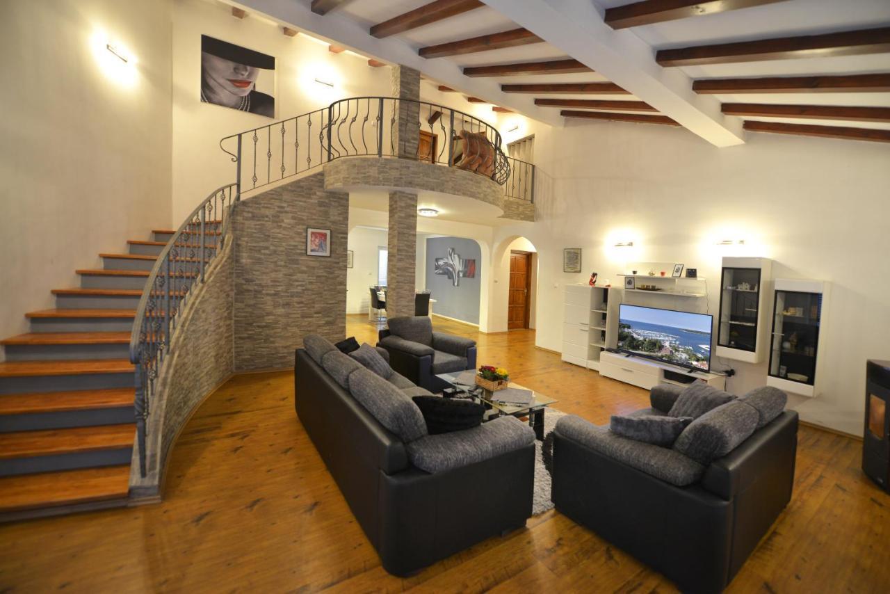 Villa Kristina Funtana Bagian luar foto