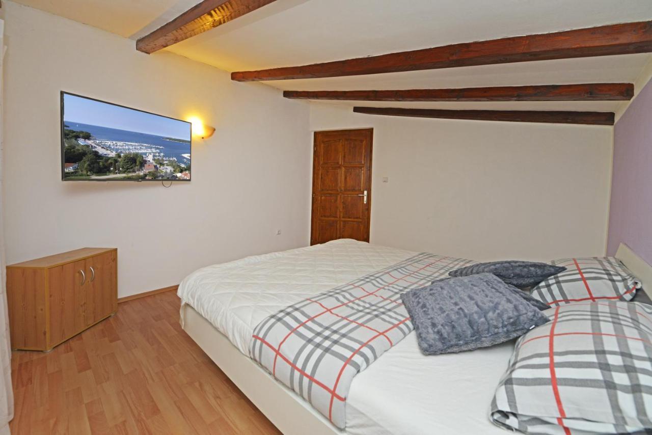 Villa Kristina Funtana Bagian luar foto