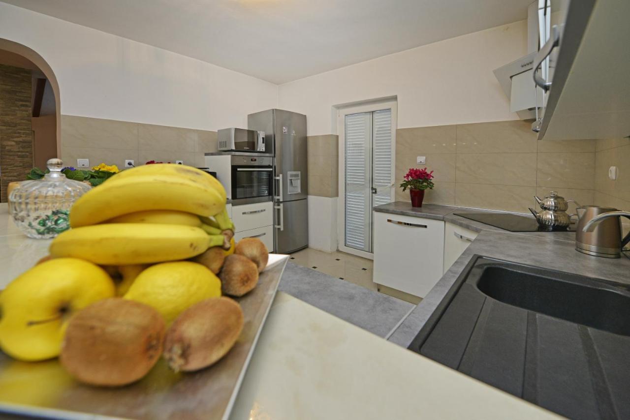 Villa Kristina Funtana Bagian luar foto
